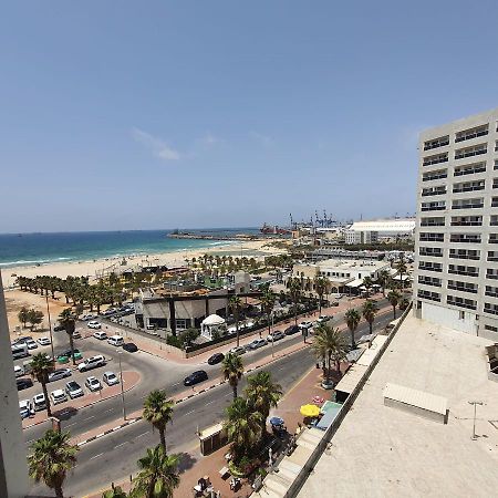 Lovely Three-Room Apartment Above The Promenade Aschdod Exterior foto