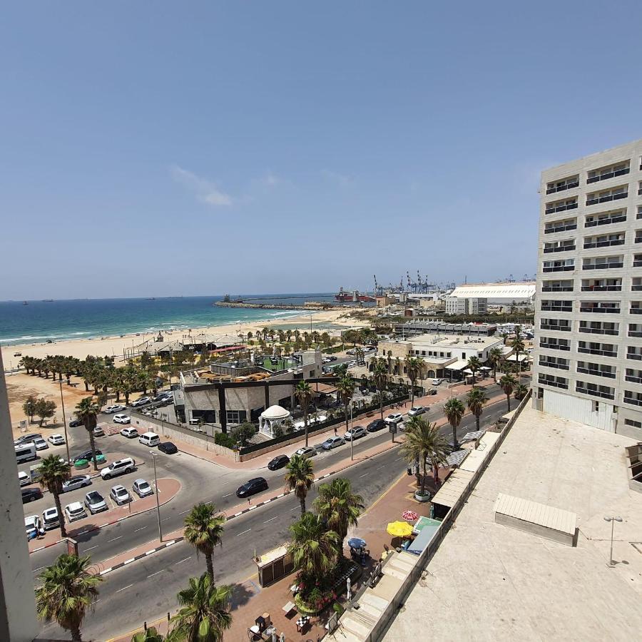 Lovely Three-Room Apartment Above The Promenade Aschdod Exterior foto