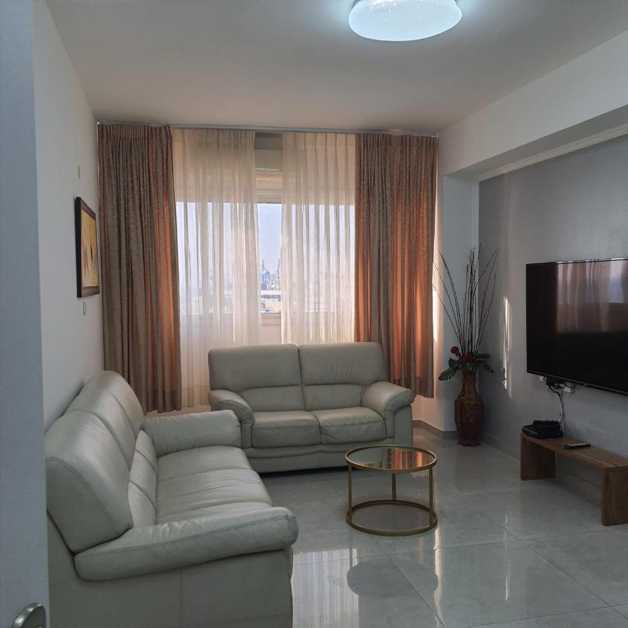 Lovely Three-Room Apartment Above The Promenade Aschdod Exterior foto