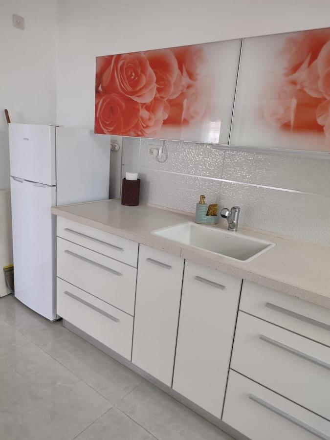 Lovely Three-Room Apartment Above The Promenade Aschdod Exterior foto