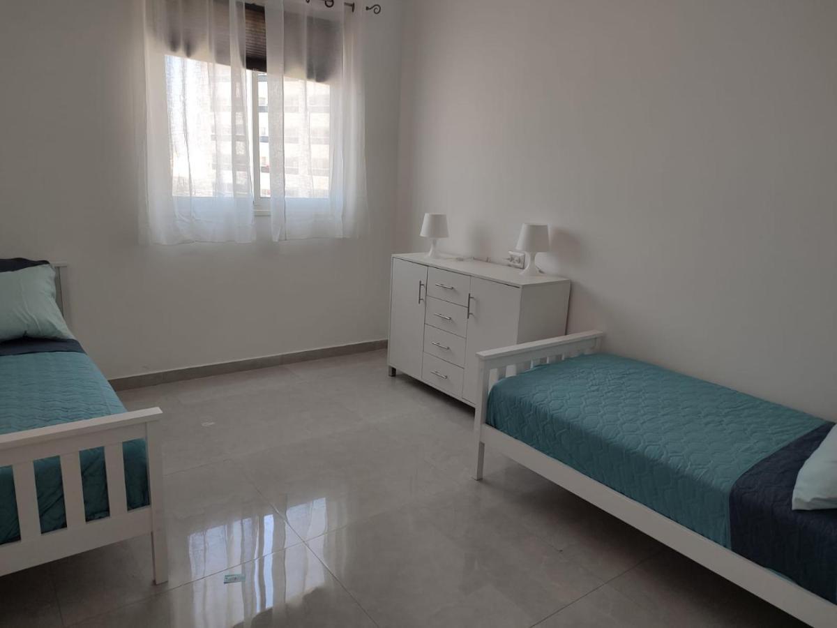 Lovely Three-Room Apartment Above The Promenade Aschdod Exterior foto