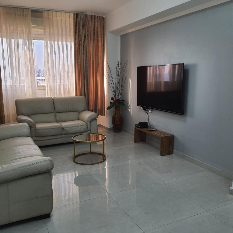 Lovely Three-Room Apartment Above The Promenade Aschdod Exterior foto